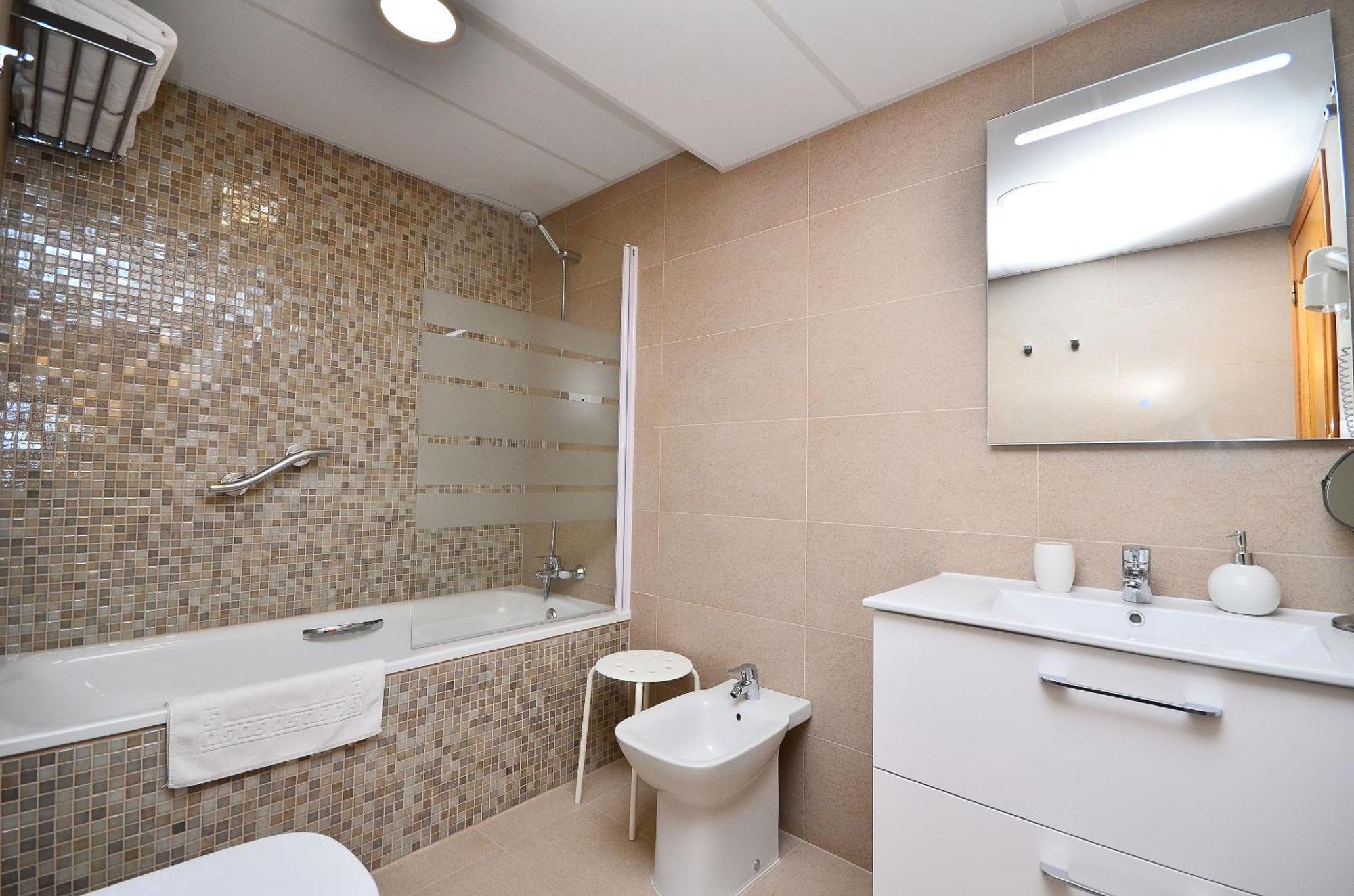 Aparthotel Ola Blanca กาลา เด ฟีเนสตรัต ภายนอก รูปภาพ