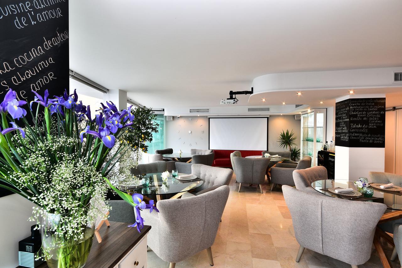 Aparthotel Ola Blanca กาลา เด ฟีเนสตรัต ภายนอก รูปภาพ
